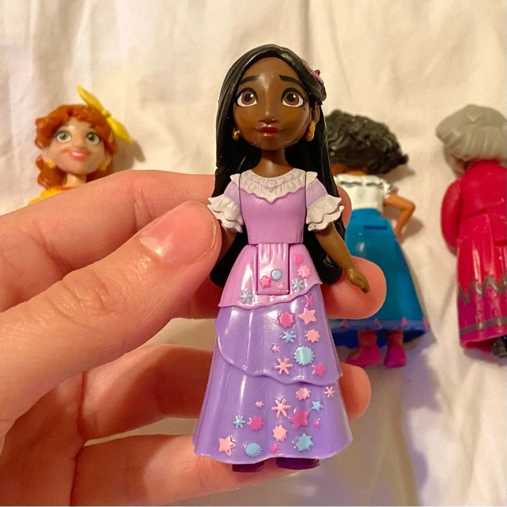 DISNEY ENCANTO (4 piece set) - Picture 5 of 11